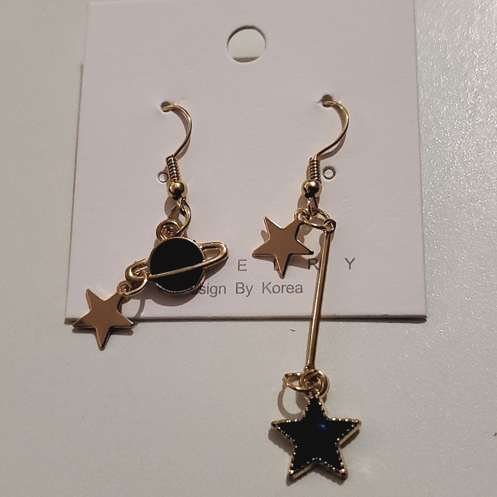 NWT EARTH AND STAR gold tone fishhook EARRINGS